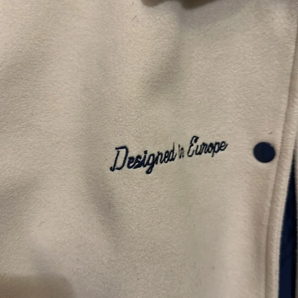 Jacket - Picture 3 of 4